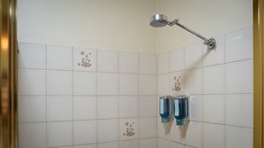 Shower, hair dryer, towels, soap - Yambil Inn Motel (Griffith)
