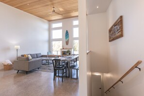 Interior - The Pods Paradise-Marina, hot tub, walking distance to shops (Tofino)