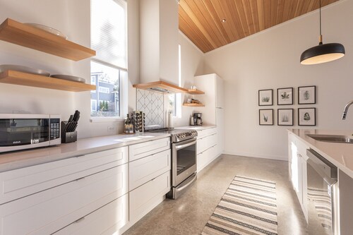 The Pods Paradise-Marina, Hot tub, Downtown