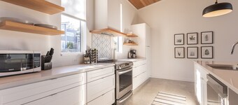 The Pods Paradise-Marina, Hot tub, Downtown