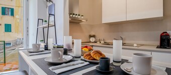 Smeraldo House is located 150 meters from the beach in Rio Marina.