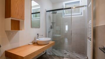 Een douche, een haardroger