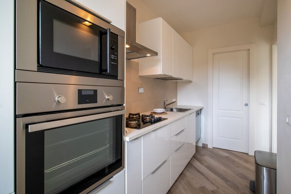Fridge, microwave, oven, dishwasher