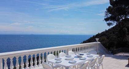 Villa Porticciolo has an heartbreaking view.