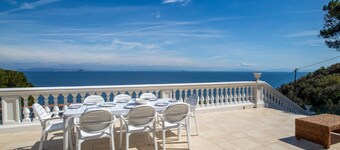 Villa Porticciolo has an heartbreaking view.