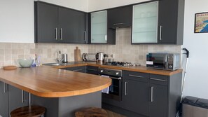 Fridge, microwave, oven, dishwasher - Margate uninterrupted sea views (Margate)