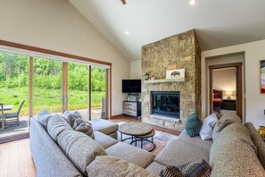 Smart TV, fireplace, books, stereo - Summit Sky Ranch | Exclusive Amenities | Kid-Friendly Mountain Home (Silverthorne)