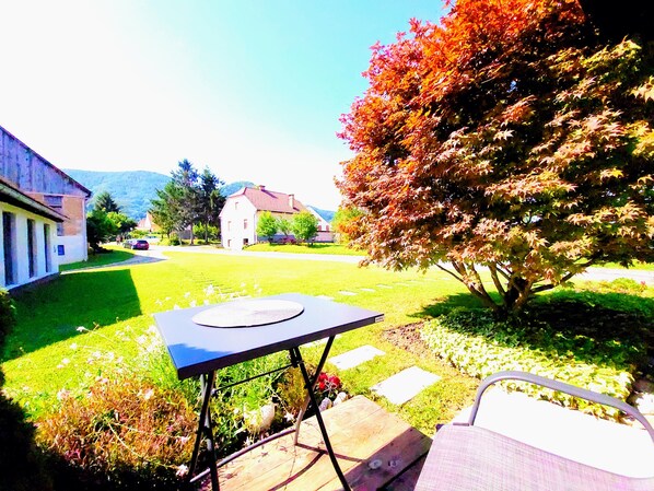Outdoor dining - Tranquil Homestay in National Park (Šmarje pri Jelšah)