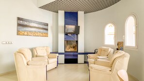 Télévision, cheminée