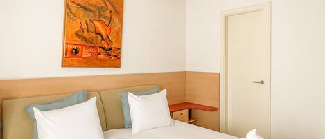 3 quartos, Wi-Fi de cortesia, roupa de cama