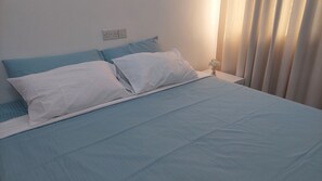 2 bedrooms, desk, iron/ironing board, travel crib