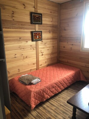 4 bedrooms, free WiFi, bed sheets - Gîte la Coopé de Maurines sur l Aubrac (Maurines)