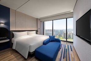 Suite, 1 très grand lit, vue sur la ville | Literie de qualité, couette en duvet, lit avec matelas à plateau-coussin