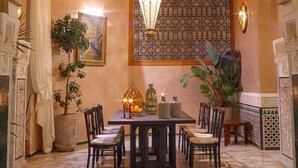 مطعم