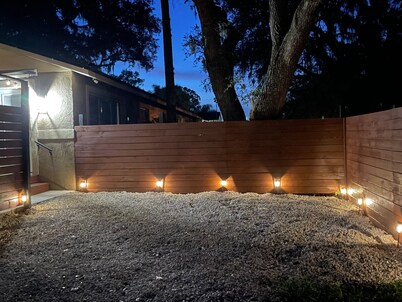 Cozy Cottage Retreat – Queen Bed, Fire Pit & Private Lanai