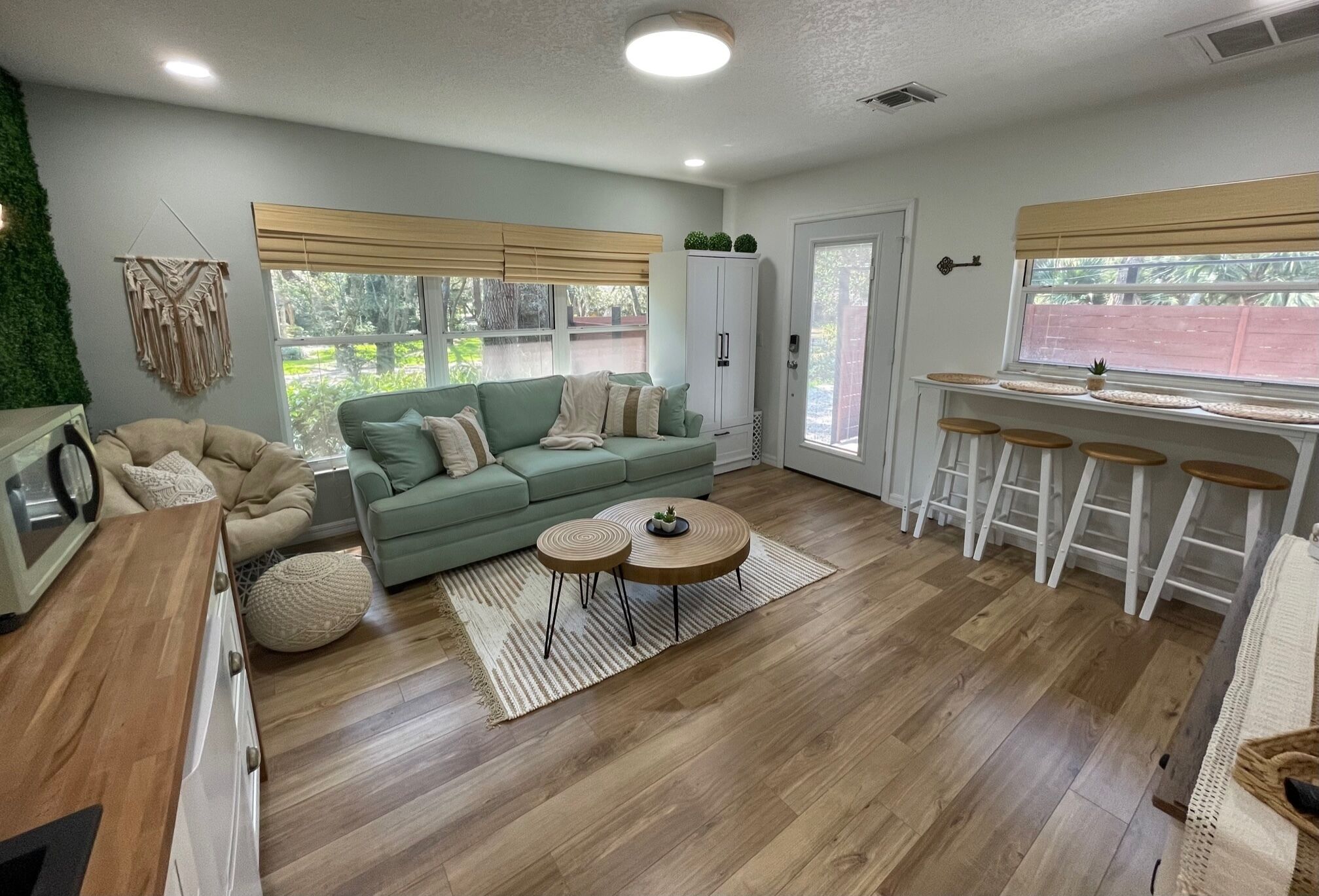 Smart-tv, een open haard en videospelletjes