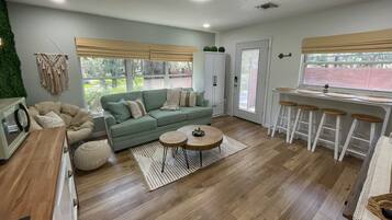 Smart-tv, een open haard en videospelletjes