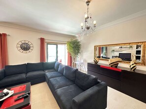 Apartment | Wohnbereich | LCD-Fernseher