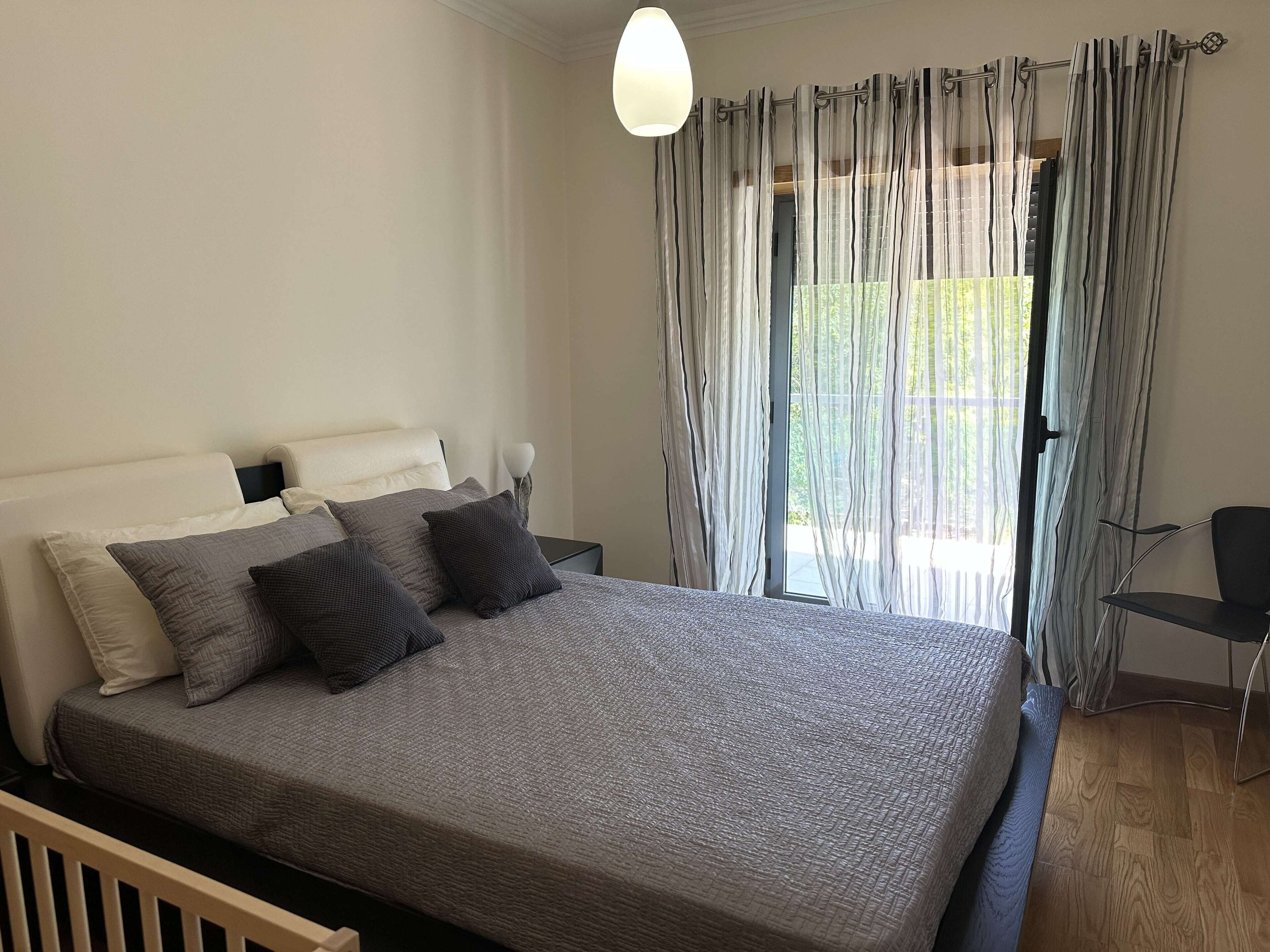 3 habitaciones, decoración personalizada y muebles diferentes 