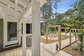 Terrace/patio - Grove at Grayton | Charming Grayton Beach Retreat, Bikes & Pet Friendly (Santa Rosa Beach)