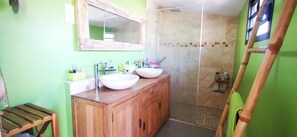 Shower, hair dryer, towels, soap - Villa "Le Voyageur" Style Lontan Idéale en Famille - Piscine Privée (Saint Paul)