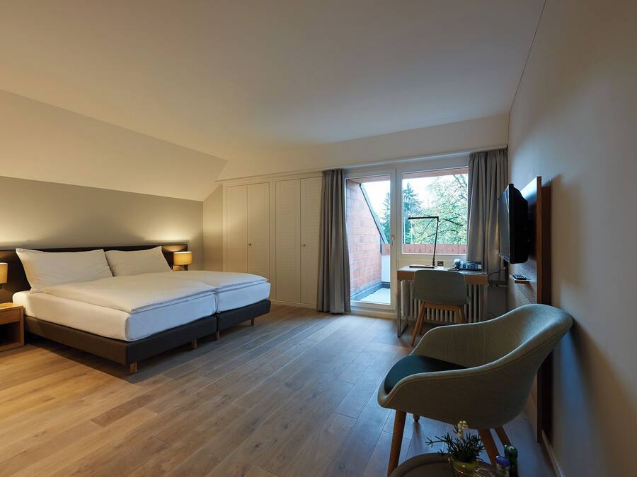 In-room safe, soundproofing, iron/ironing board, free WiFi
