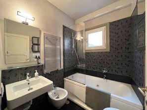 Hair dryer, towels, soap, shampoo - Breathtaking Terrace and Penthouse in the Center of Rome (Roma)
