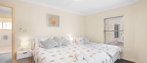 2 bedrooms, iron/ironing board, free WiFi, bed sheets