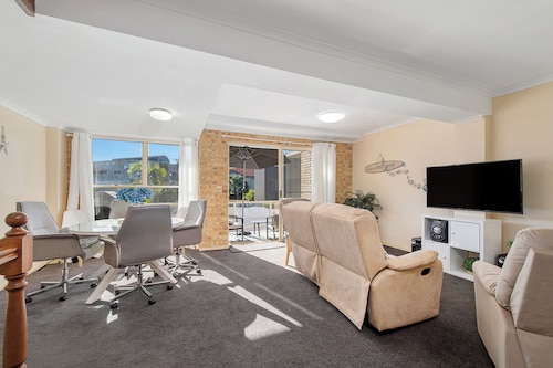 Ocean Shores 2 - 2/12 Paragon Ave, South West Rocks