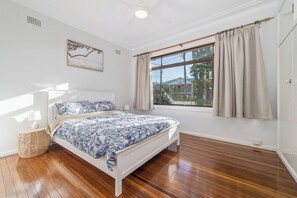 3 bedrooms, iron/ironing board, free WiFi, bed sheets - Dustie's,  5 Pacific Street, South West Rocks (South West Rocks)