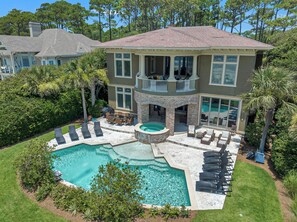 A heated pool - Luxurious oceanfront home with private pool with spa (Hilton Head Island)