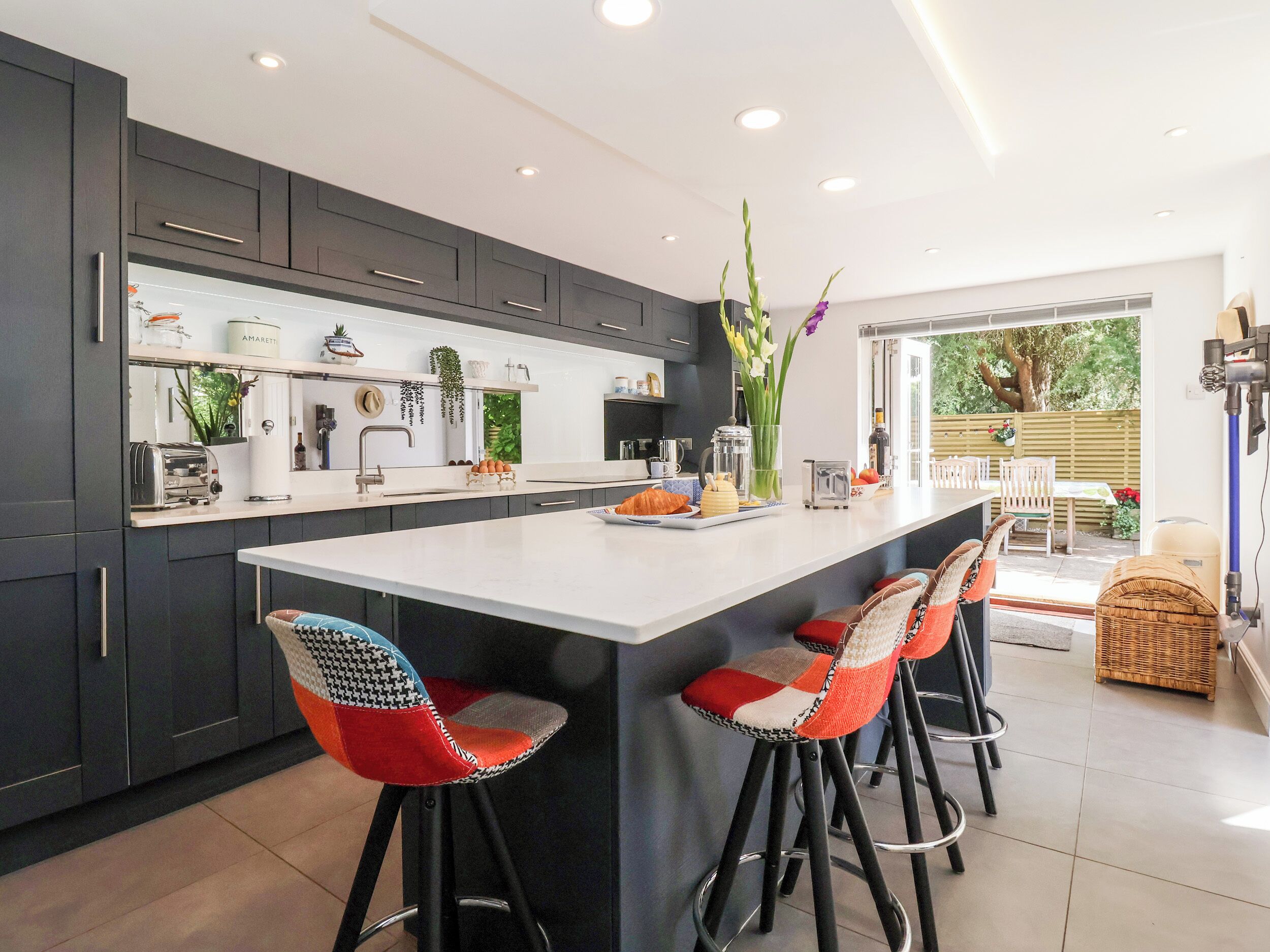 Refrigerador, lavavajillas, tetera/pava eléctrica, tostadora