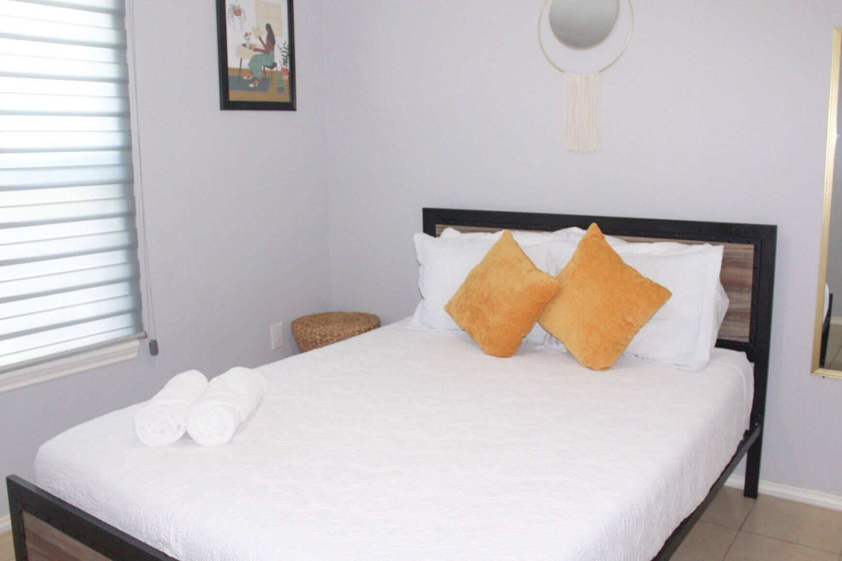 2 dormitoris, planxa i posts de planxar, wifi i roba de llit 