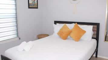 2 dormitoris, planxa i posts de planxar, wifi i roba de llit