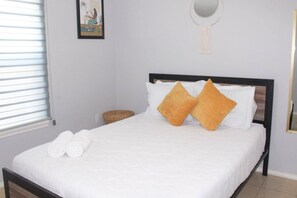 2 dormitorios, tabla de planchar con plancha, wifi y ropa de cama