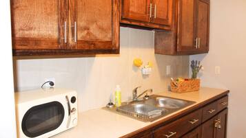 Frigorífic, microones, forn i placa de cuina