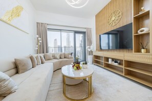 Luxury-Apartment, 2 Schlafzimmer, Nichtraucher, Stadtblick | Wohnbereich | Smart-TV, Netflix, Streaming-Dienste