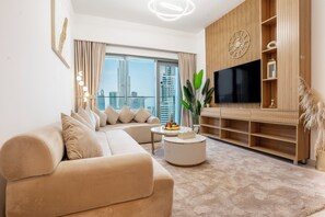 Luxury-Apartment, 2 Schlafzimmer, Nichtraucher, Stadtblick | Wohnbereich | Smart-TV, Netflix, Streaming-Dienste