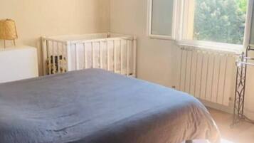 3 chambres, lit parapluie, accĂšs Internet