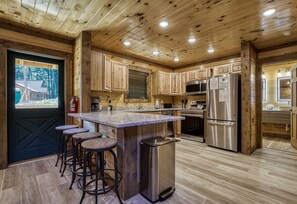 Fridge, microwave, oven, stovetop - Private Swimming Pool Downtown Gatlinburg! Family Fun for Everyone! (Gatlinburg)