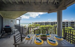 Outdoor dining - **SUITE SANCTUARY @ THE BEACH** Oceanfront Condo & Pool + LAST KEY SERVICES... (Key West)