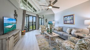 Smart TV - **SUITE SANCTUARY @ THE BEACH** Oceanfront Condo & Pool + LAST KEY SERVICES... (Key West)