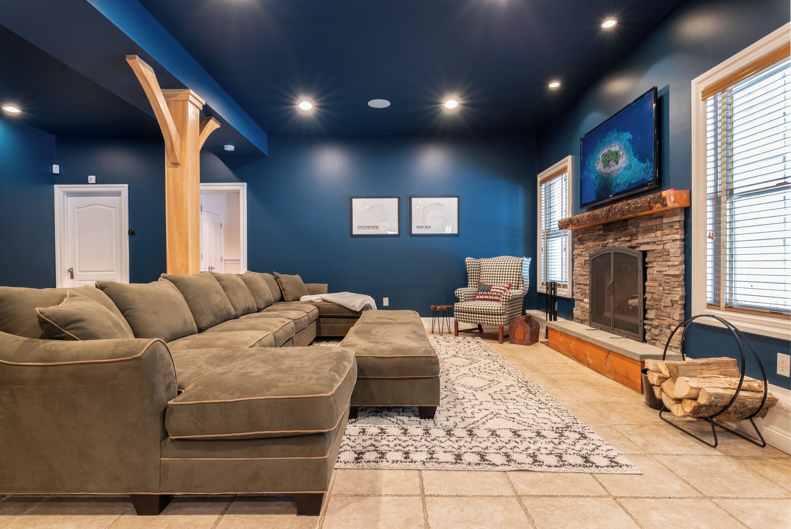 Smart TV, chimenea, videojuegos y tenis de mesa 