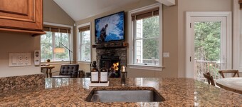 Stratton + Mt. Snow family getaway with Hot Tub, Fire Pit, Game Room, and AC!