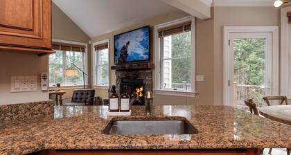 Stratton + Mt. Snow family getaway with Hot Tub, Fire Pit, Game Room, and AC!