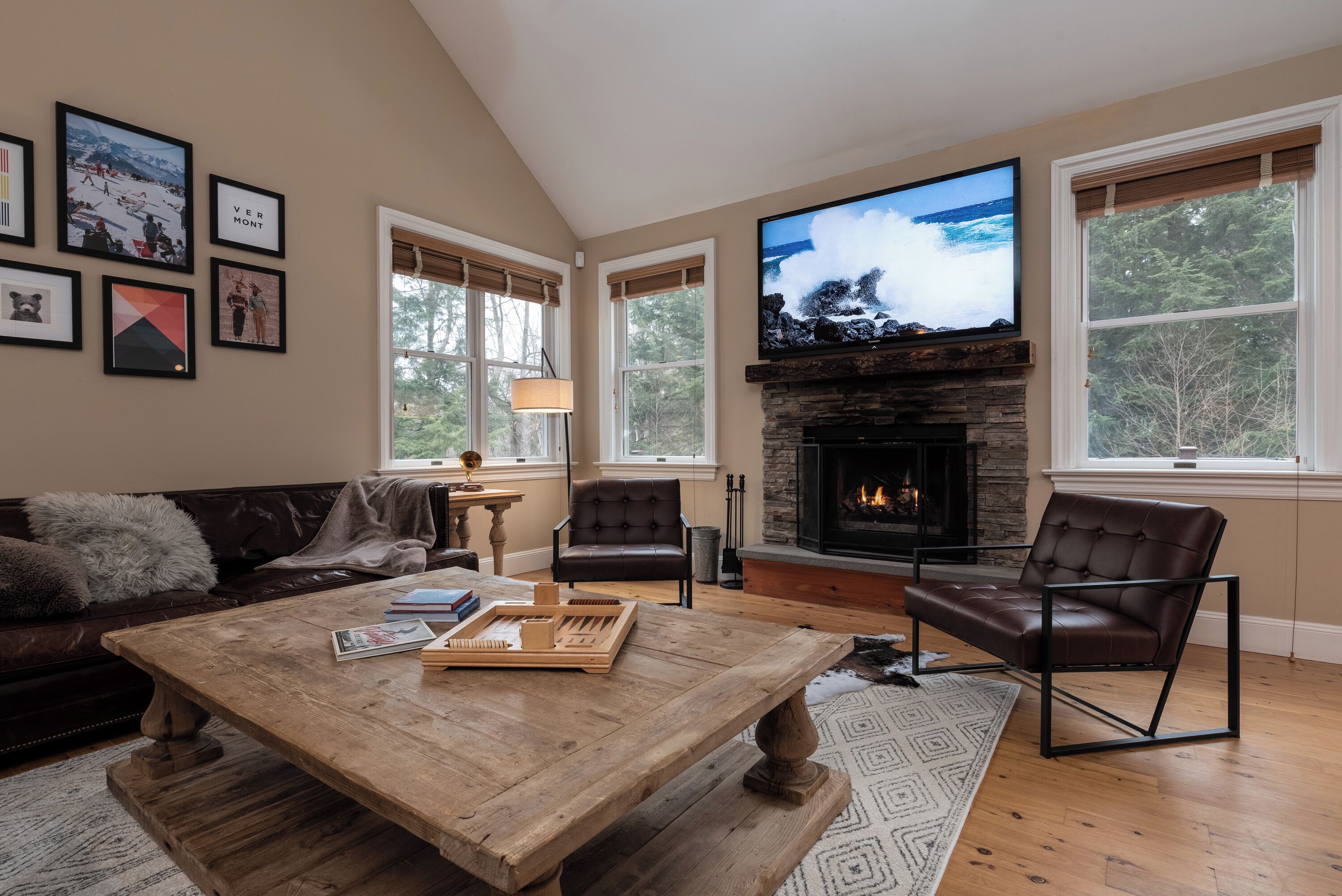 Smart TV, chimenea, videojuegos y tenis de mesa 