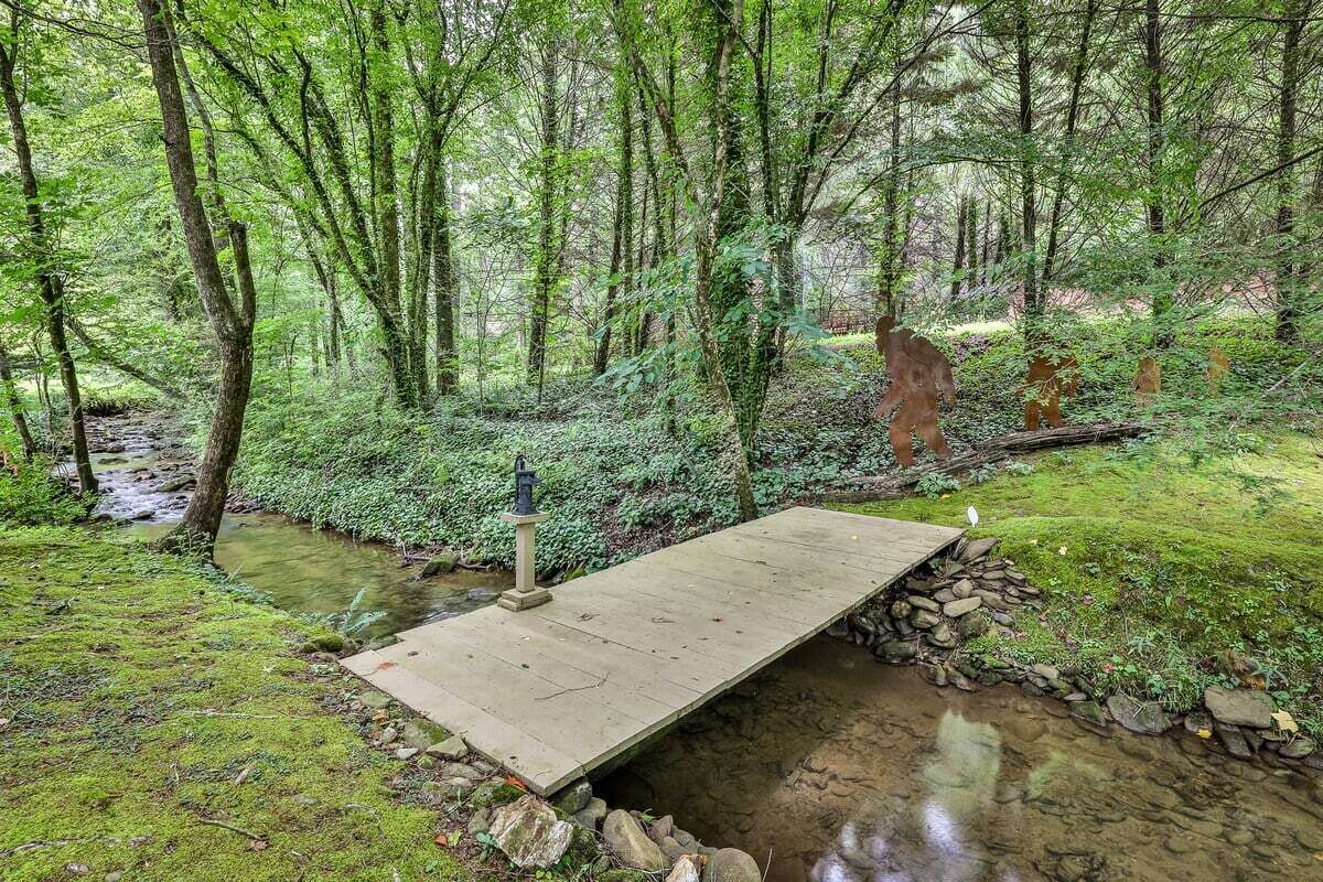 Creekside Fairytale Cabin by Mountain Oasis | Bear Creek Trail