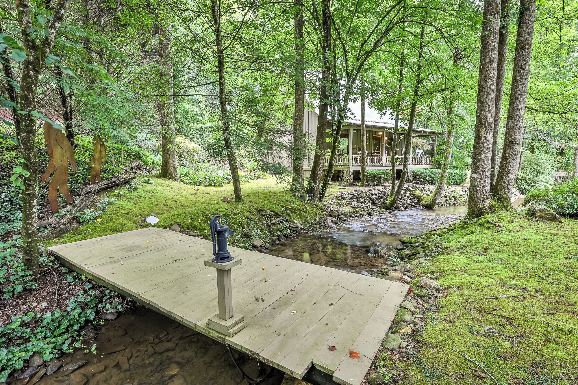 Creekside Fairytale on Barnes Creek - Magical, Romantic Cabin