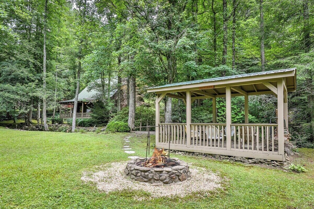 Creekside Fairytale Cabin by Mountain Oasis | Bear Creek Trail