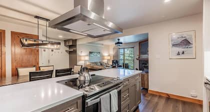 Mountain Chic Comfort at Timber Run â 2BR Condo Close to Ski Area and Downtown!